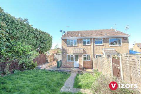 1 bed property, in Henley Drive, £145,000