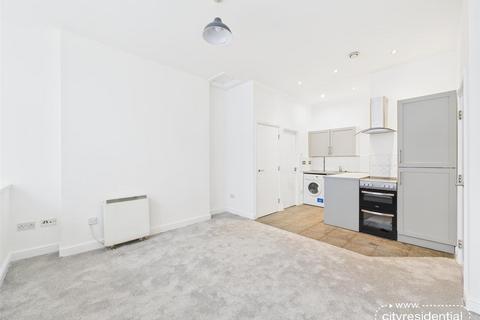 1 bed property, in Sir Thomas Street, £95,000