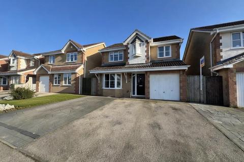 4 bed property, in Lilac Close, £275,000