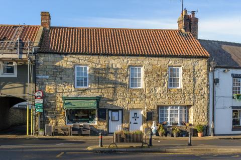 3 bed property, in Dial Place, £475,000
