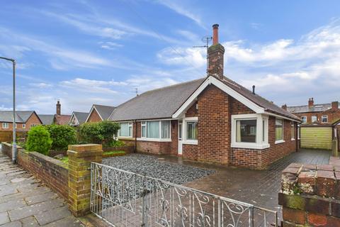 2 bed property, in Coniston Avenue, £230,000