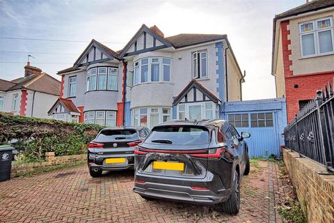 3 bed property, in Honey Lane, £535,000