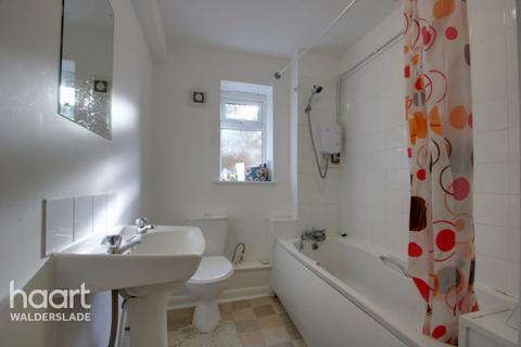 1 bed property, in Longhill Avenue, £70,000