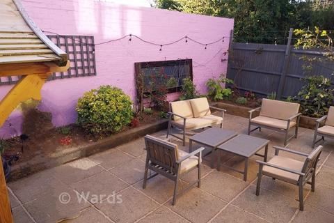 3 bed property, in Canterbury Road, £425,000