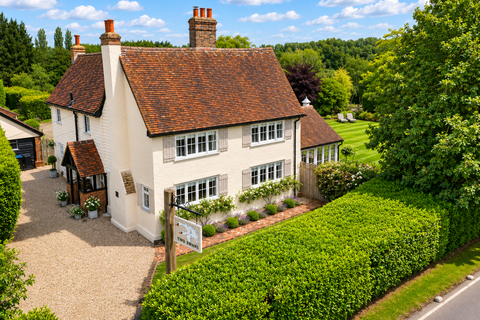 4 bed property, in Beauchamp Roding, £1,600,000