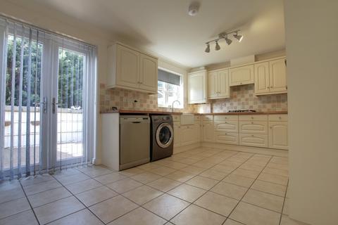 4 bed property, in Old Bakery Close, £230,000