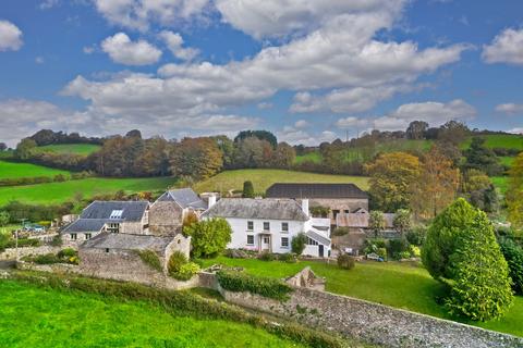 6 bed property, in Newhouse Hill, £1,350,000