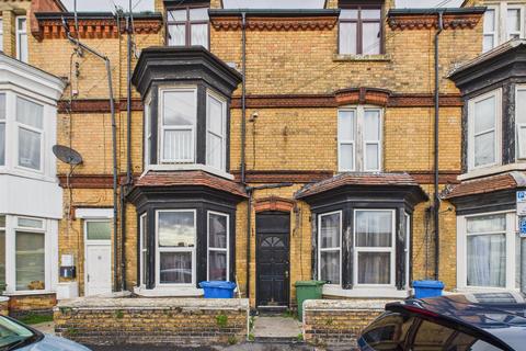 4 bed property, in Clarence Road, £129,950