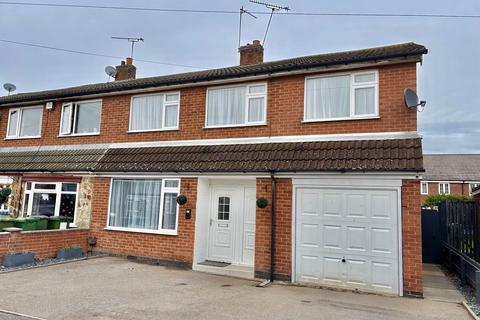 4 bed property, in Southway, £325,000