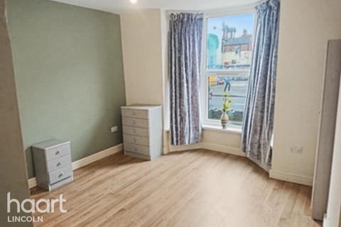 2 bed property, in Dixon Street, £120,000