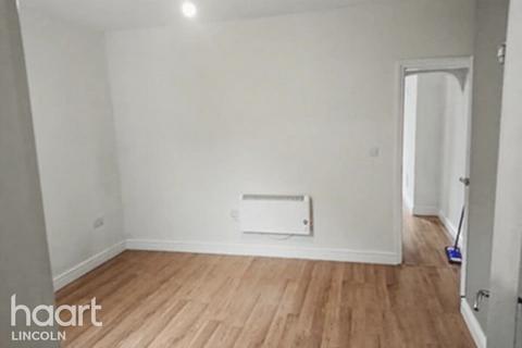2 bed property, in Dixon Street, £120,000