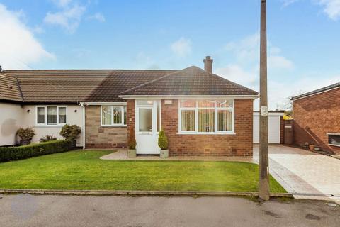 2 bed property, in Moor Way, £300,000