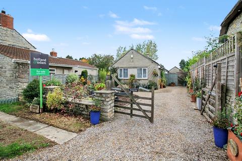 2 bed property, in Ham Lane, £367,500