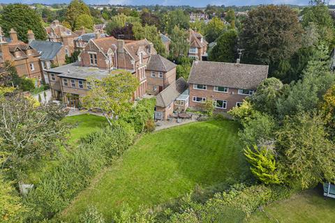 4 bed property, in Ethelbert Road, £750,000