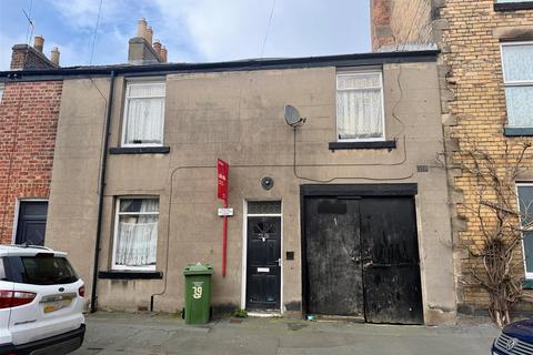 2 bed property, in Nelson Street, £95,000