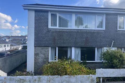 2 bed property, in Garth-An-Creet, £110,000