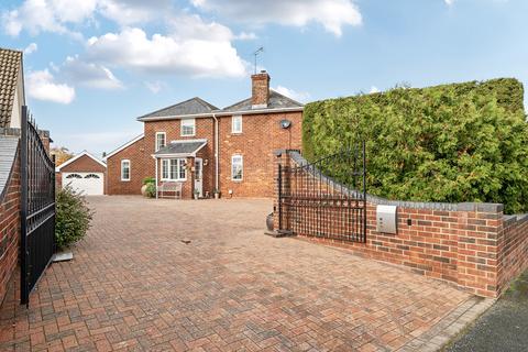 4 bed property, in Oak Lane, £650,000