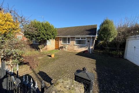 4 bed property, in Harvey Close, £270,000