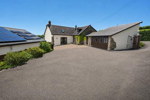 6 bed property, in Frithelstock, £850,000