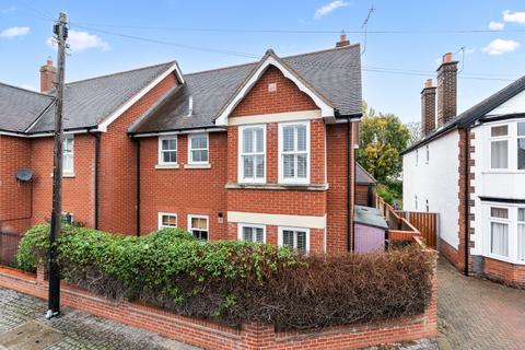 3 bed property, in The Rayleighs, £420,000