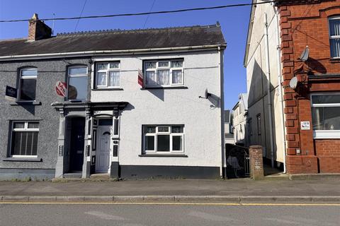 2 bed property, in Heol Cae Gurwen, £110,000