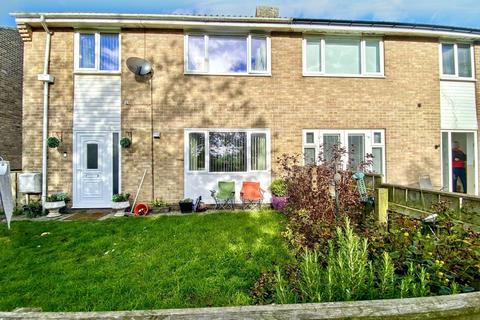 3 bed property, in Hillcrest Place, £110,000