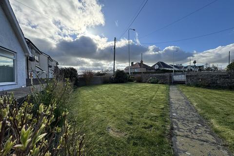 2 bed property, in Ffordd Cildwrn, £185,000