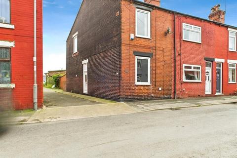 3 bed property, in Victoria Street, £75,000