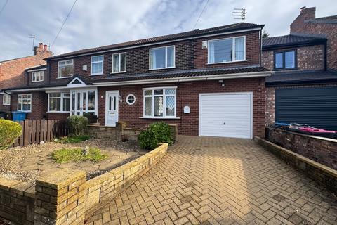 4 bed property, in Glen Avenue, £435,000