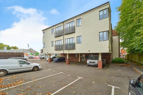 1 bed property, in High Holborn., £90,000
