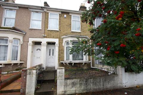 3 bed property, in Gurdon Road, £525,000