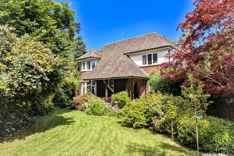 3 bed property, in Parkhouse Road, £625,000