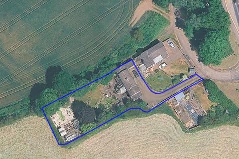 4 bed property, in Huddersfield Road, £525,000