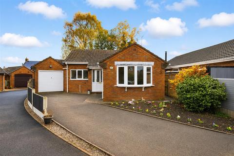 2 bed property, in Elm Drive, £239,950