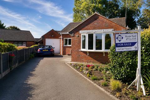 2 bed property, in Elm Drive, £229,950