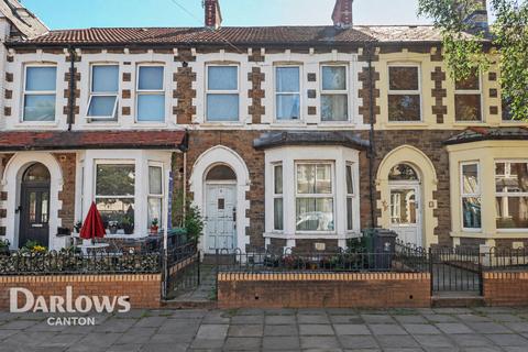 5 bed property, in Rawden Place, £375,000