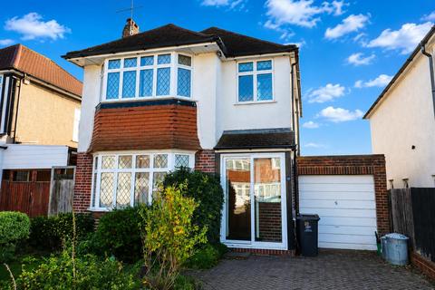 3 bed property, in Lancing Road, £600,000