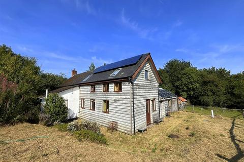 4 bed property, in Pant-Y-Dwr, £395,000