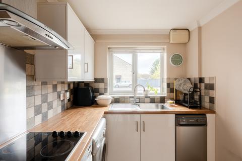 2 bed property, in Rockstowes Way, £299,950