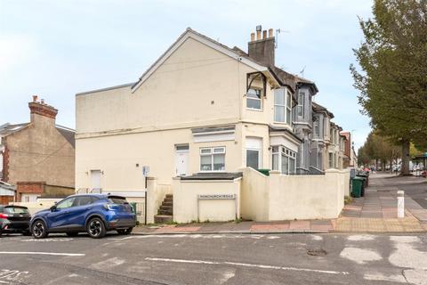 1 bed property, in Elm Grove, £190,000