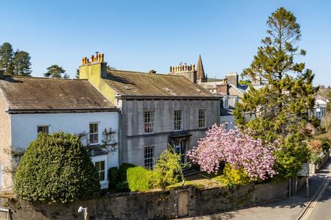 5 bed property, in 20 Prince's Street, £700,000