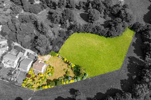 4 bed property, in The Conifers, £500,000