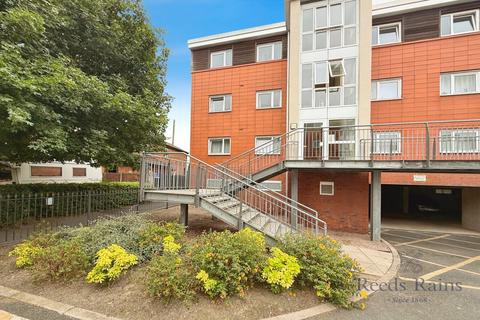 2 bed property, in The Waterfront, £80,000