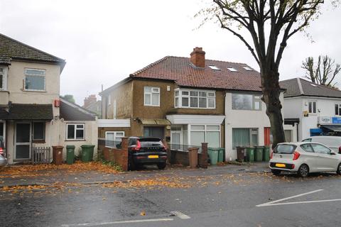 3 bed property, in Ruskin Road, £600,000