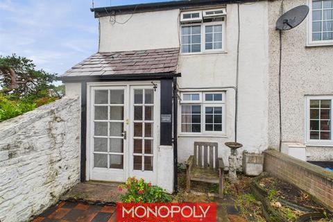 3 bed property, in The Green, £125,000