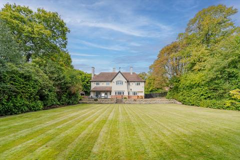 7 bed property, in Meadow Road, £1,600,000