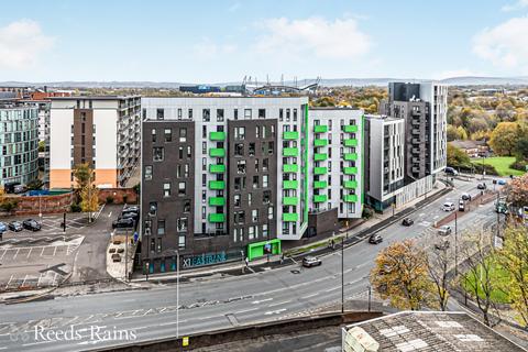 2 bed property, in Great Ancoats Street, £165,000