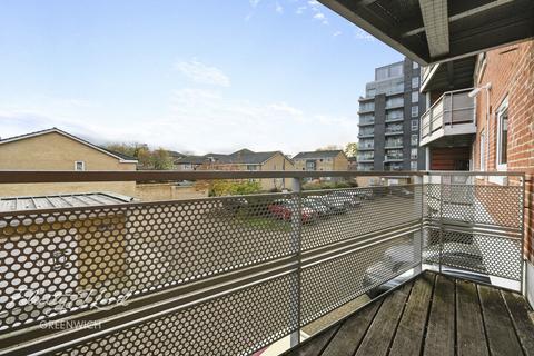 2 bed property, in Bruford Court, £325,000