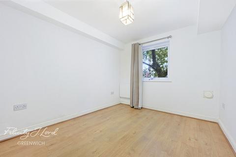 2 bed property, in Bruford Court, £325,000