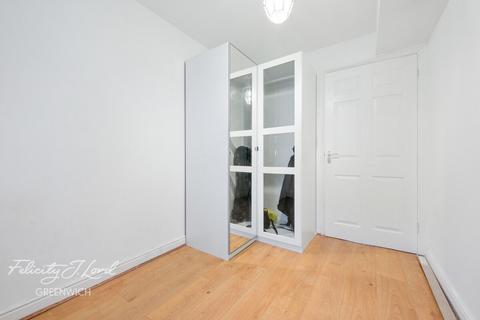 2 bed property, in Bruford Court, £325,000